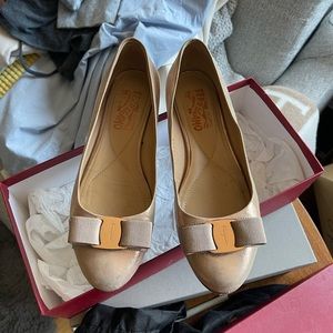 Salvatore Ferragamo satin leather ballet flats in size 7.5